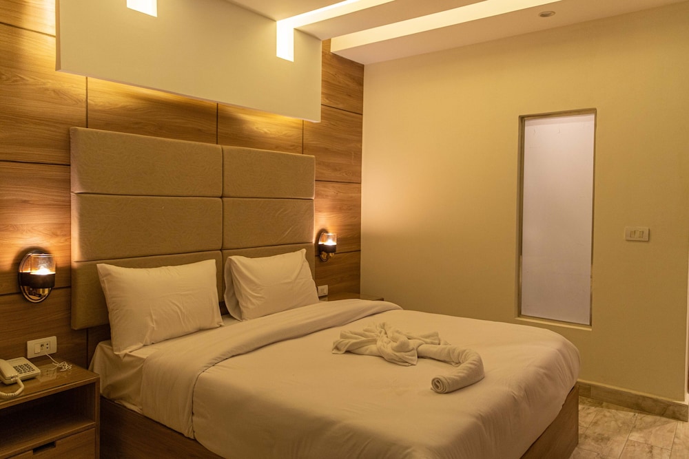 ROOM, SINGLE, PYRAMIDS VIEW, BALCONY
