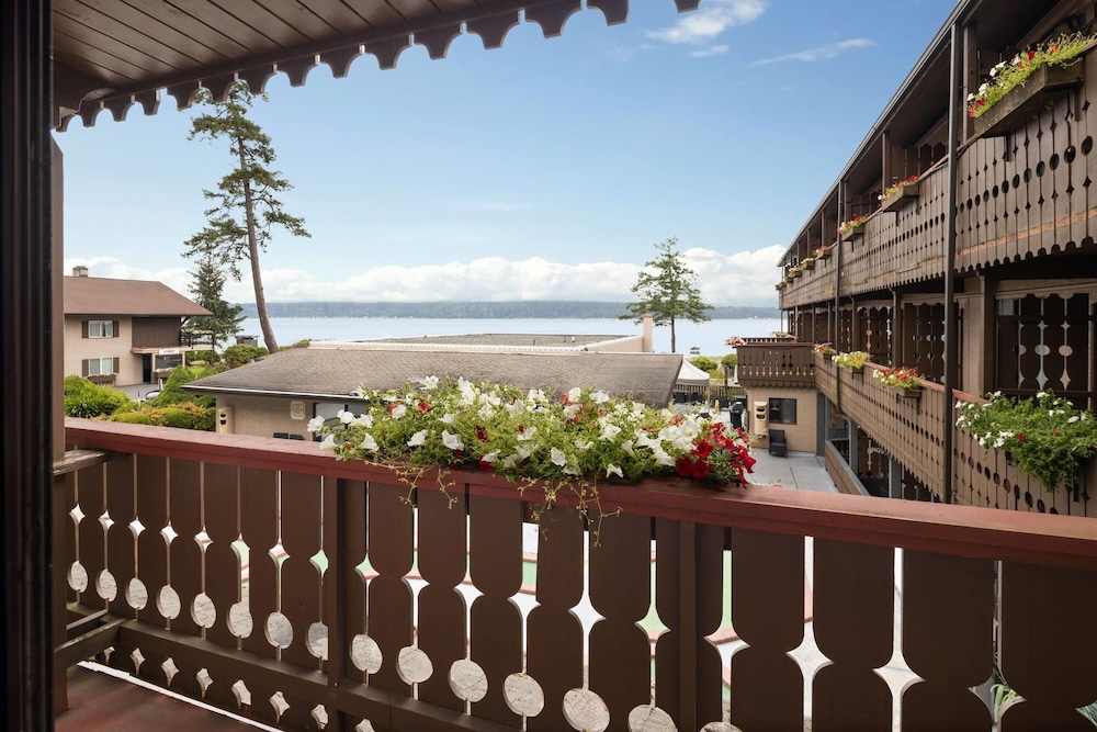 Ramada by Wyndham Campbell River 3/50