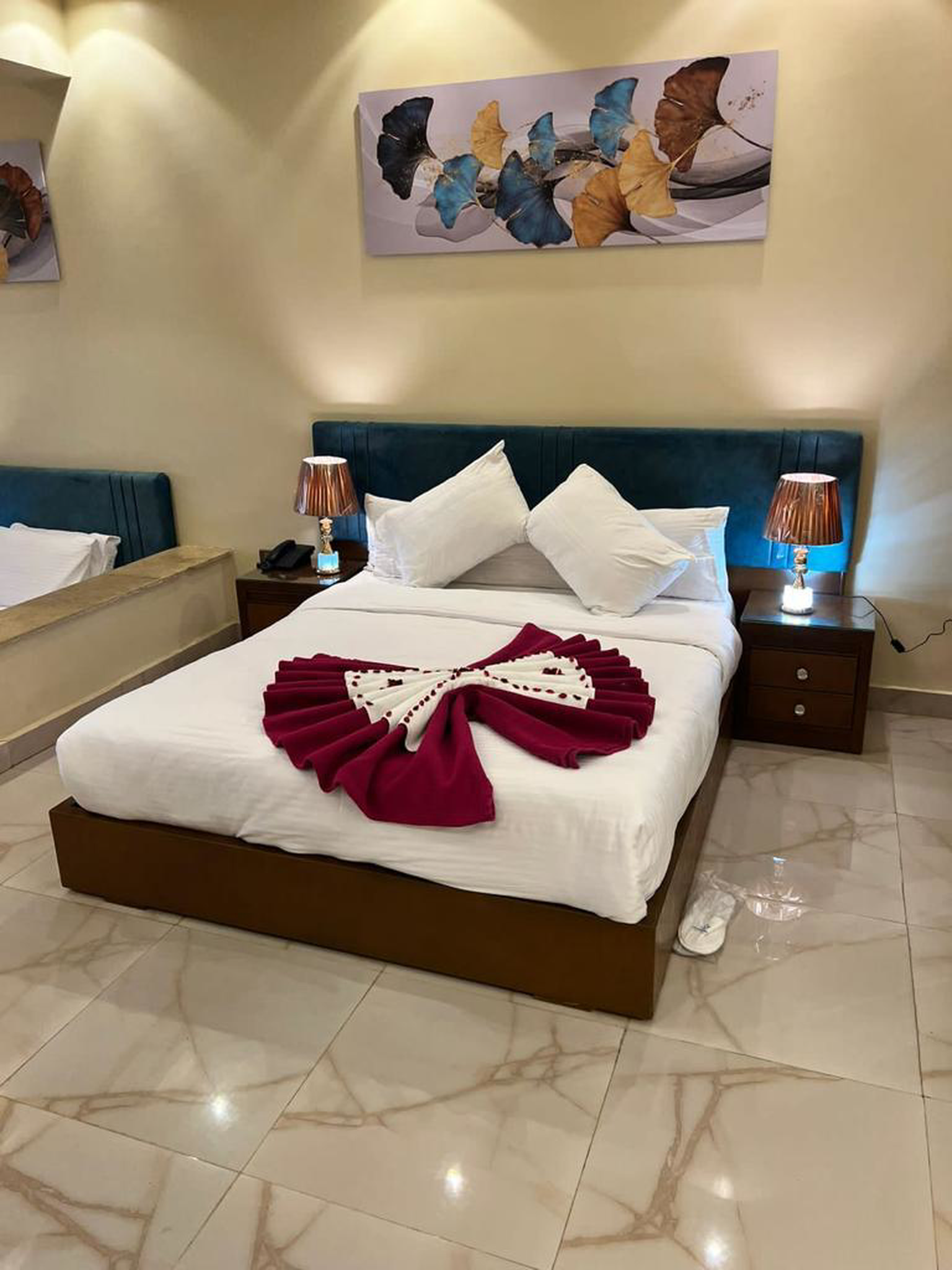 Room, Pool View, Side
