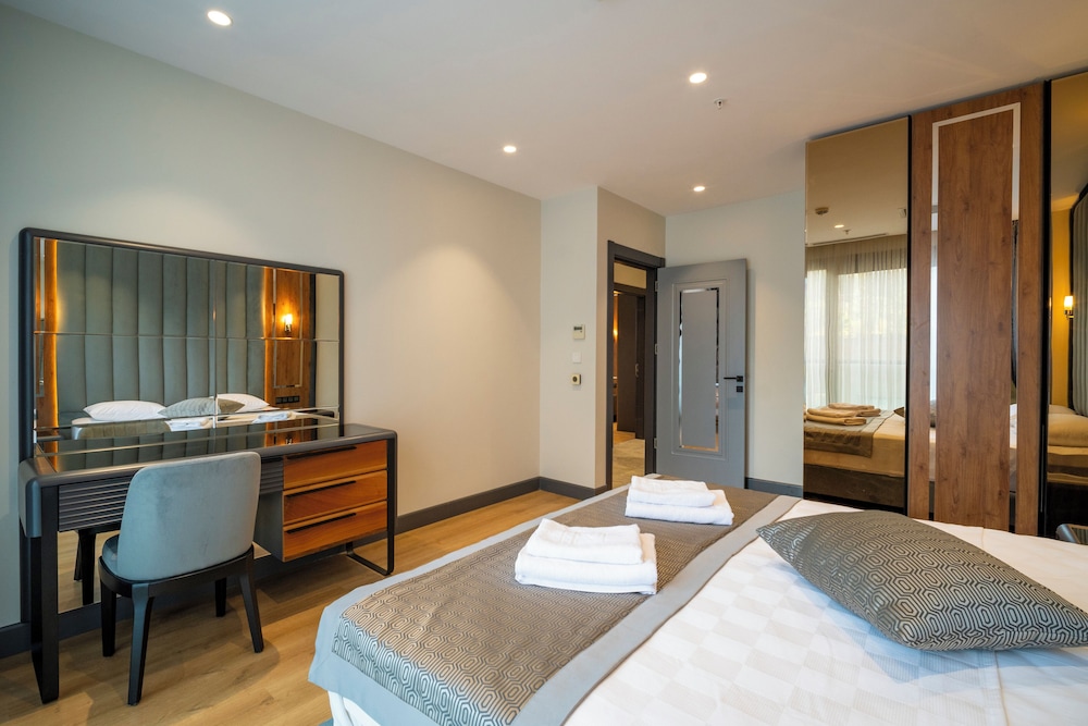 Luxury, Apartment, 1 King and 1 Single Beds, Sofa, French Balcony