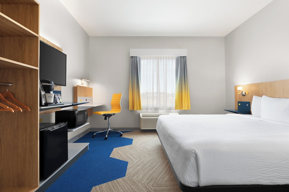 ROOM, KING BED
