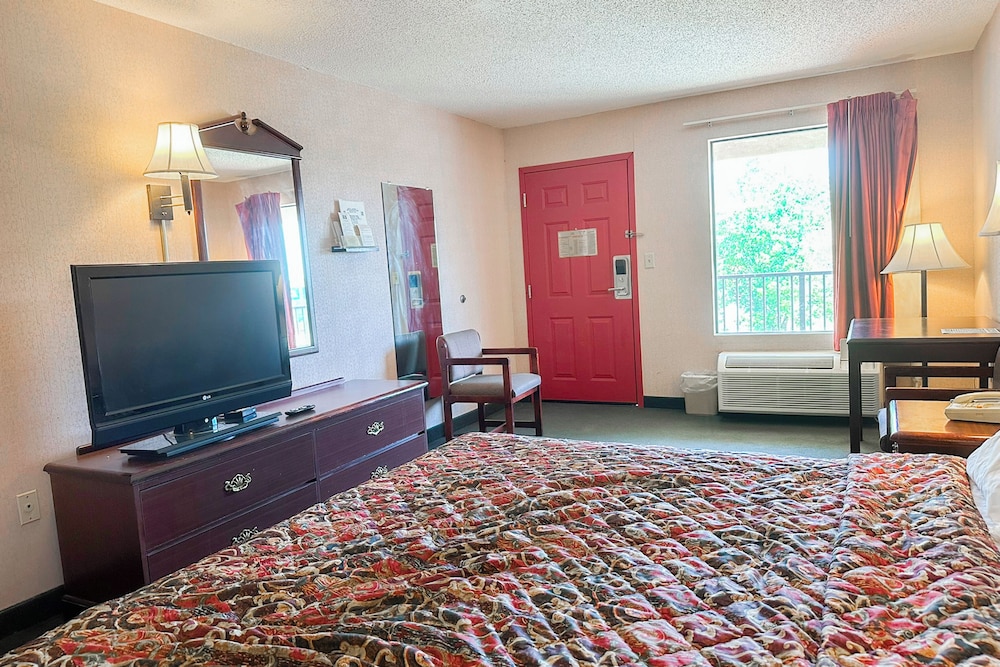 OYO Hotel East Macon I-75 54/74