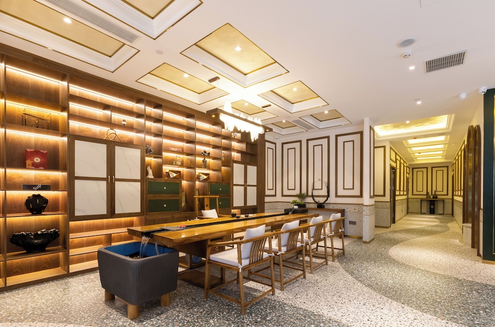 Nostalgia S Hotel (Beijing Nest-type Olympic Stadium Center) 42/57