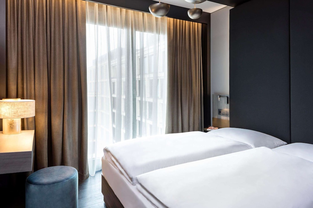 Hotel AMANO Eastside 8/29