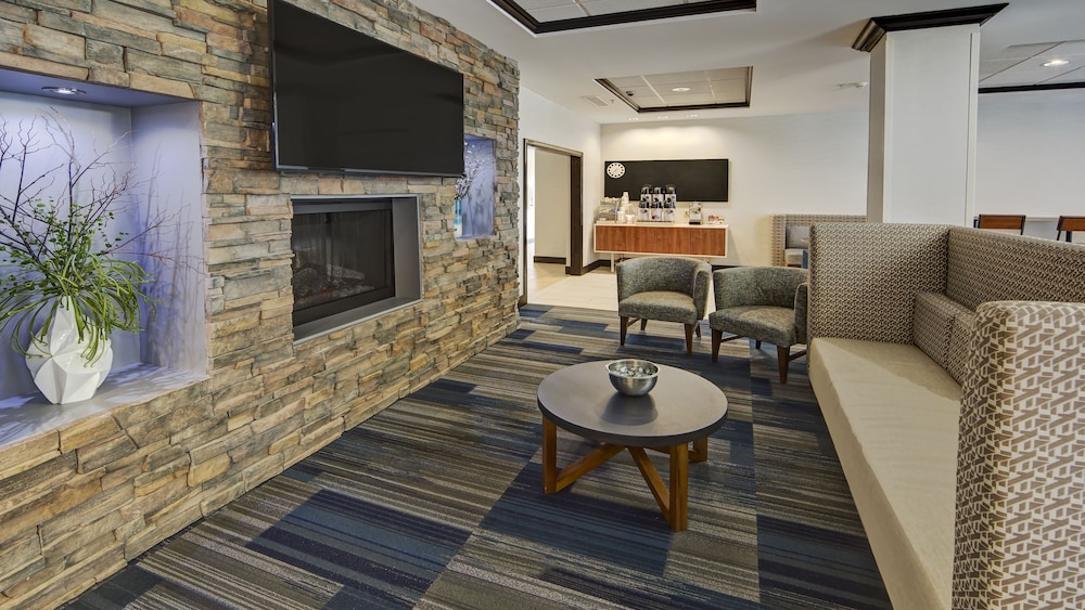 Holiday Inn Express Hotel Suites Cookeville 55/73