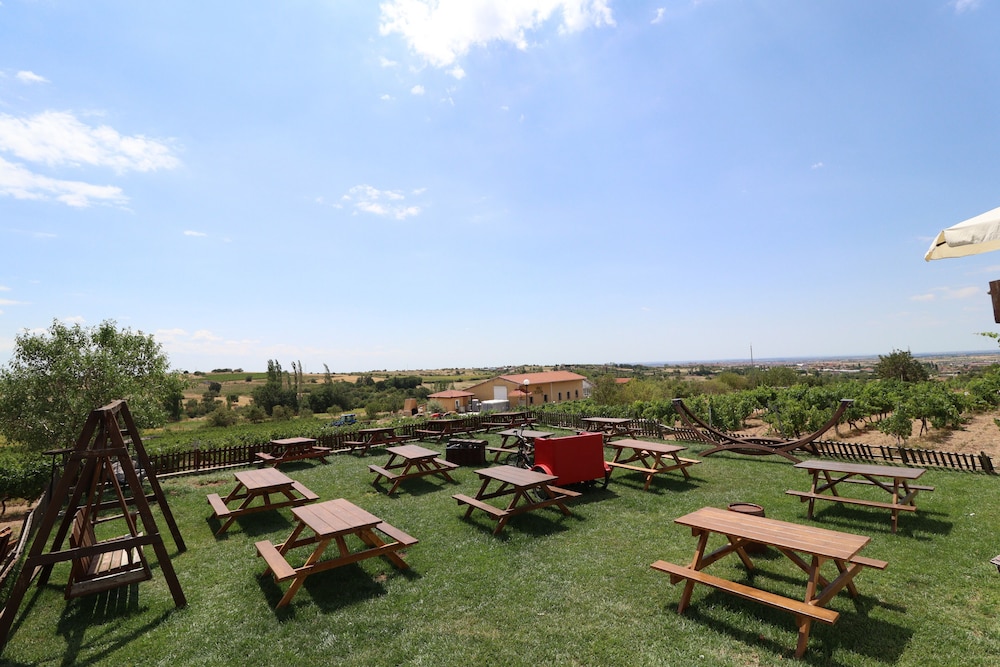 Dessera Vineyards Hotel 36/40