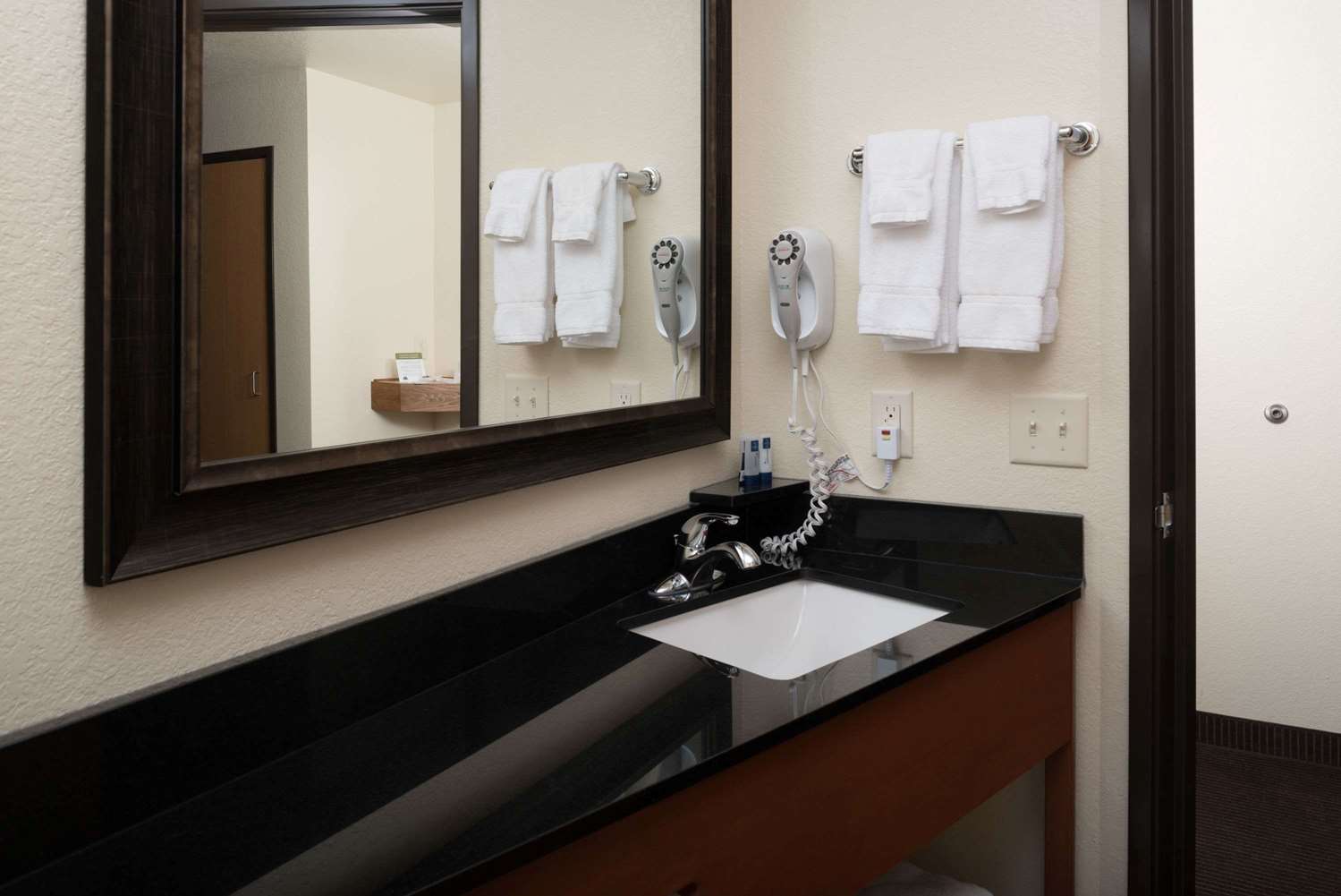 Americinn By Wyndham Belle Fourche 44/47