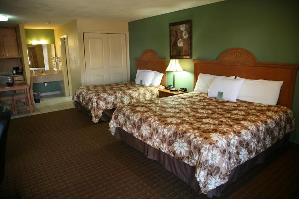 Coach Light Inn Brenham 12/37