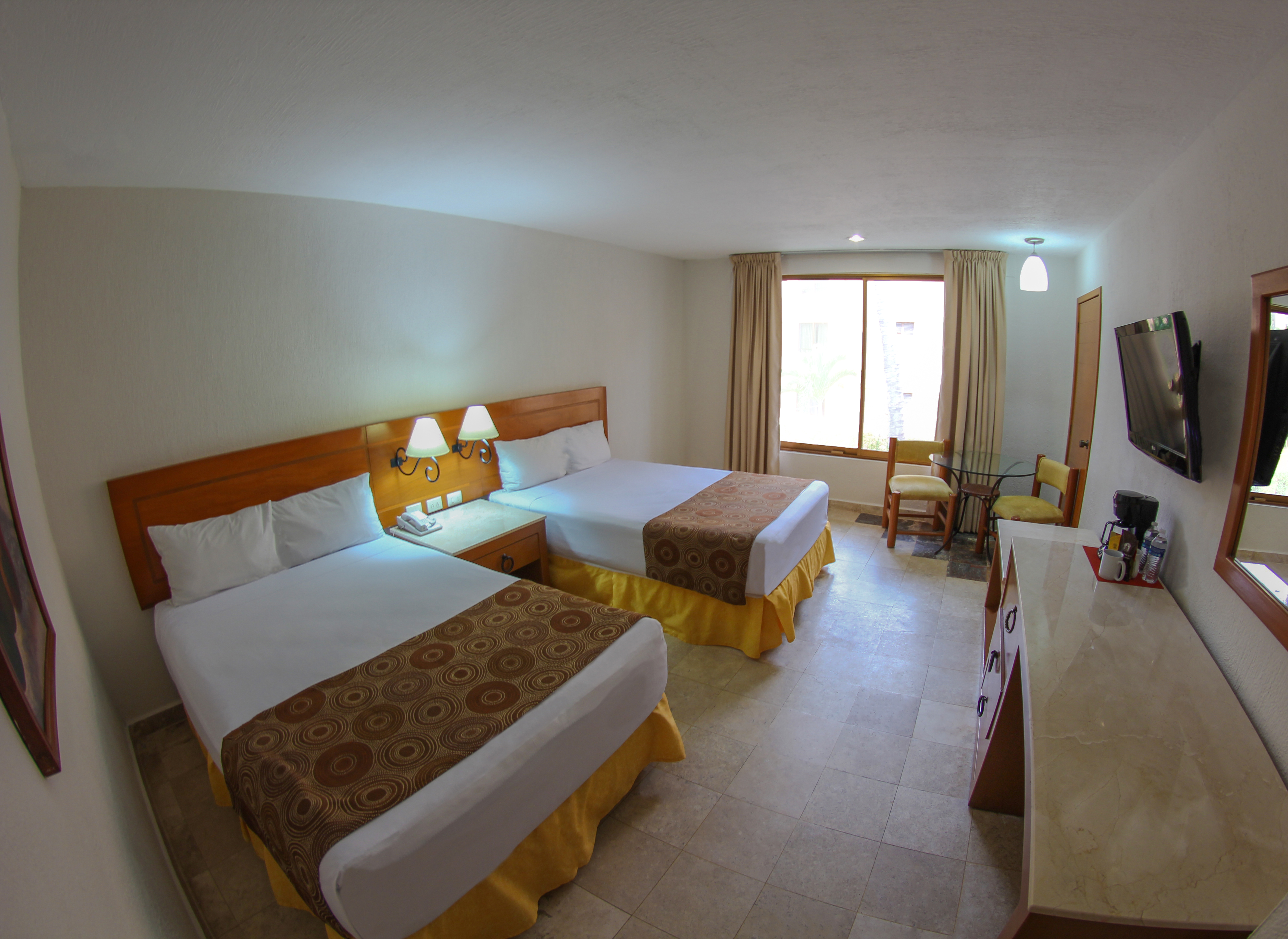 غرفة ثلاثية بسريرين مزدوجين، Plaza Pelicanos Club Beach Resort 6/9