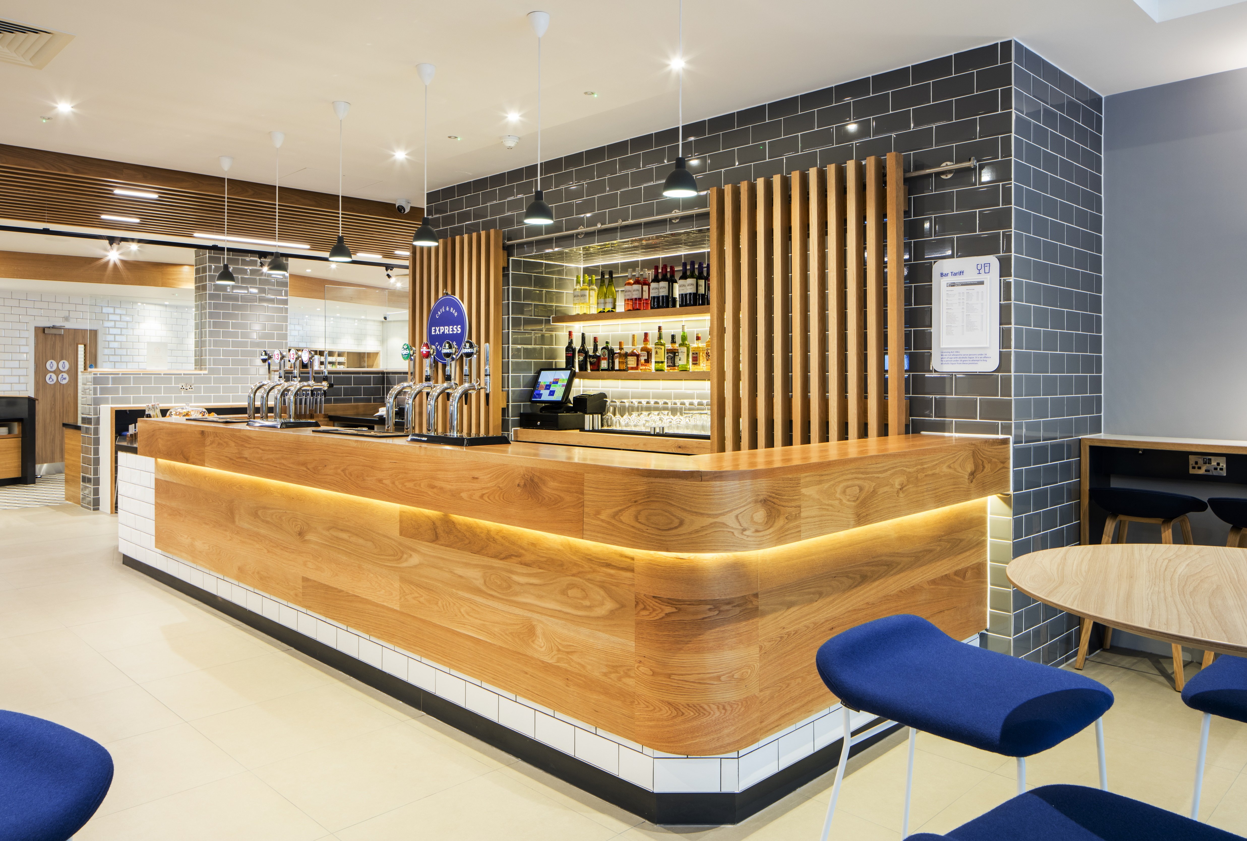 HOLIDAY INN EXPRESS DUBLIN CITY CENTRE 15/71