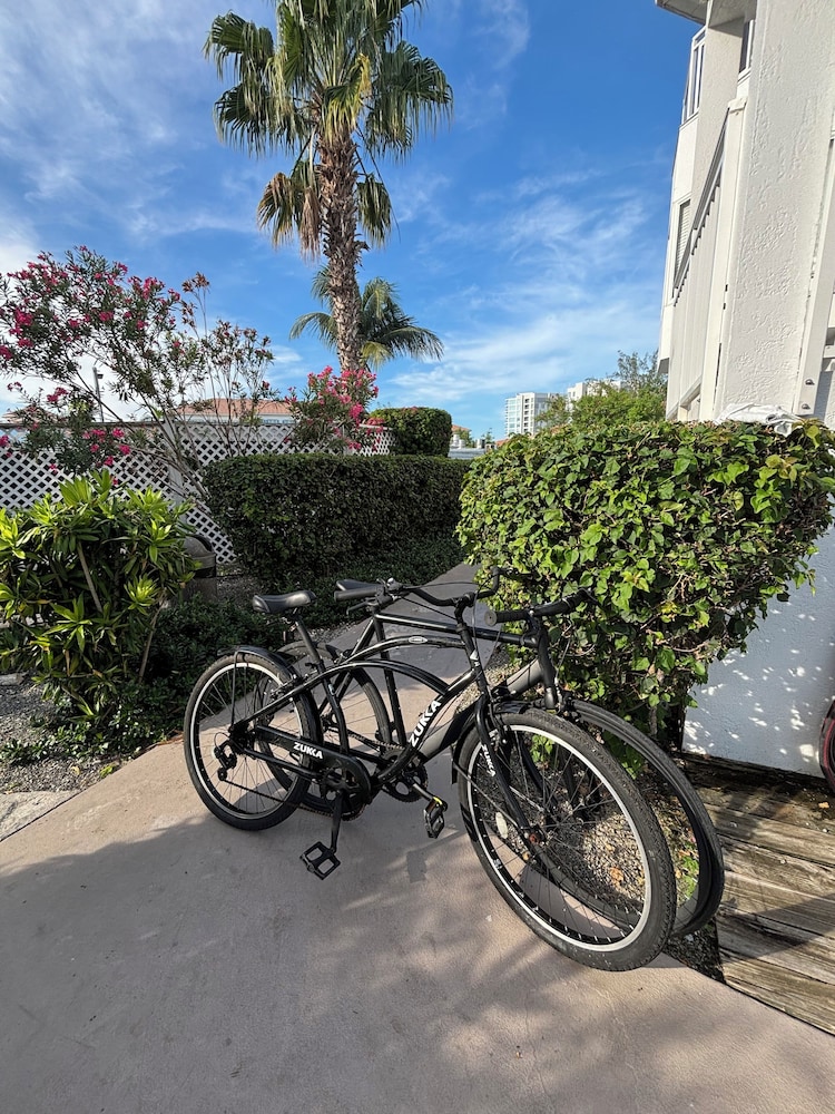 Grace Bay Suites 37/50