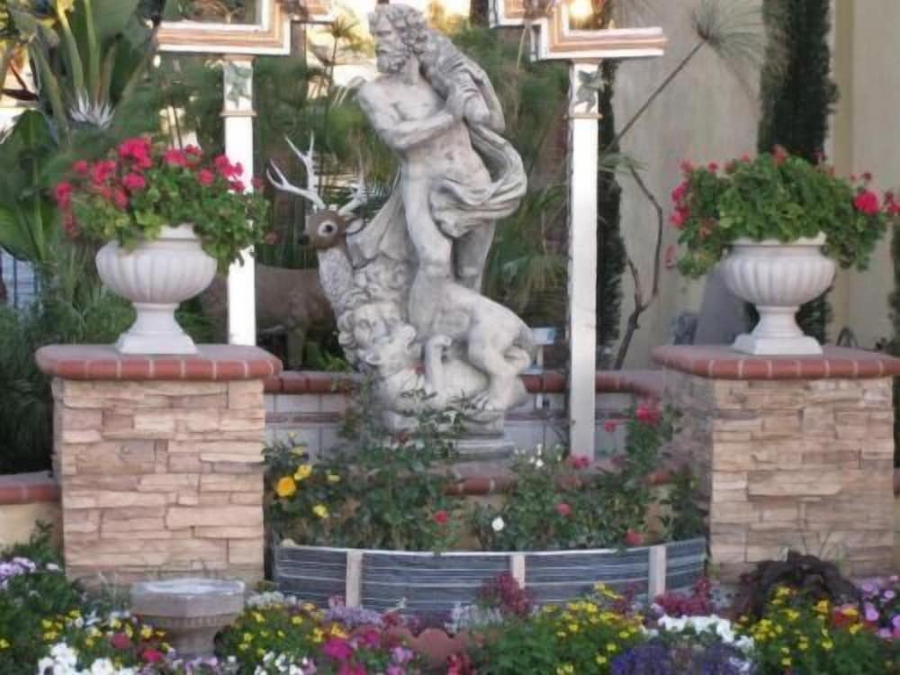 Palace Inn Oxnard 4/43