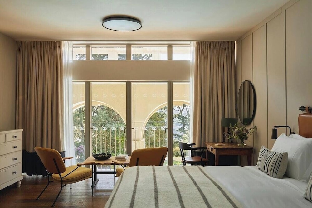 Deluxe, King Bed, Partial View