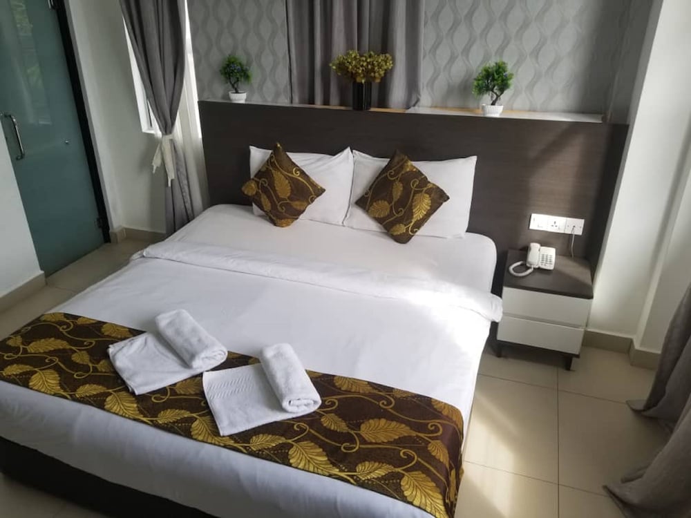 DELUXE, KING BED