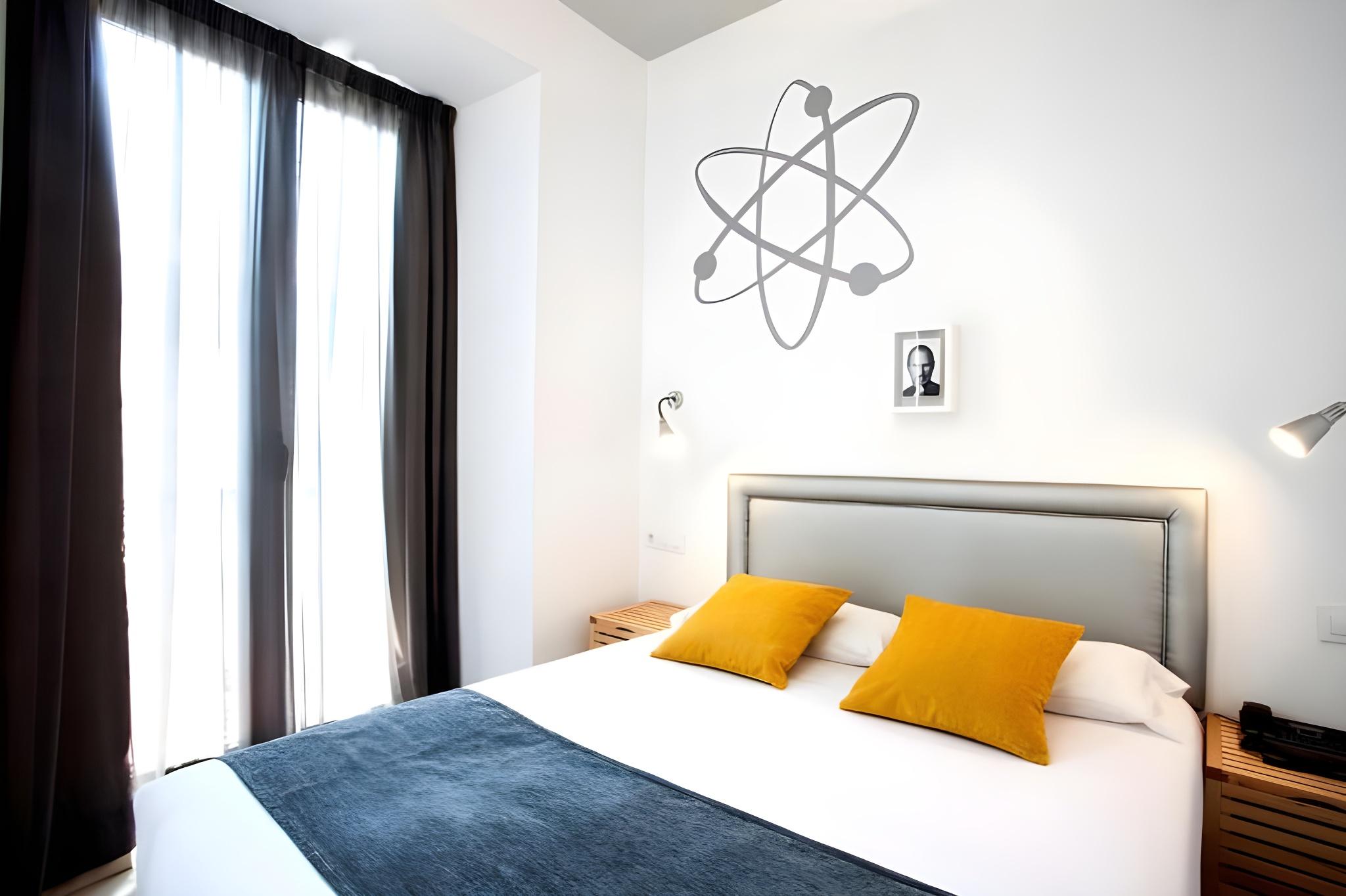 ROOM, SINGLE, DOUBLE BED