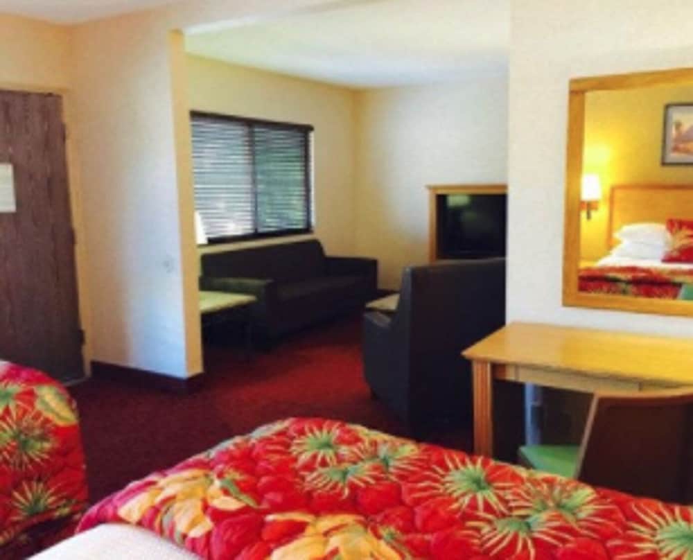 Caliente Tropics Hotel 30/34
