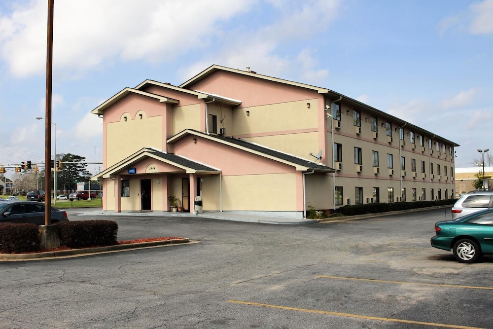 KNIGHTS INN ALBANY 2/18