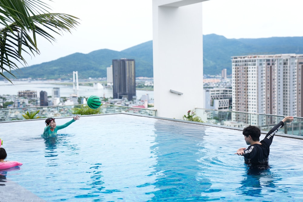Centre Point Danang Hotel & Residence 41/47