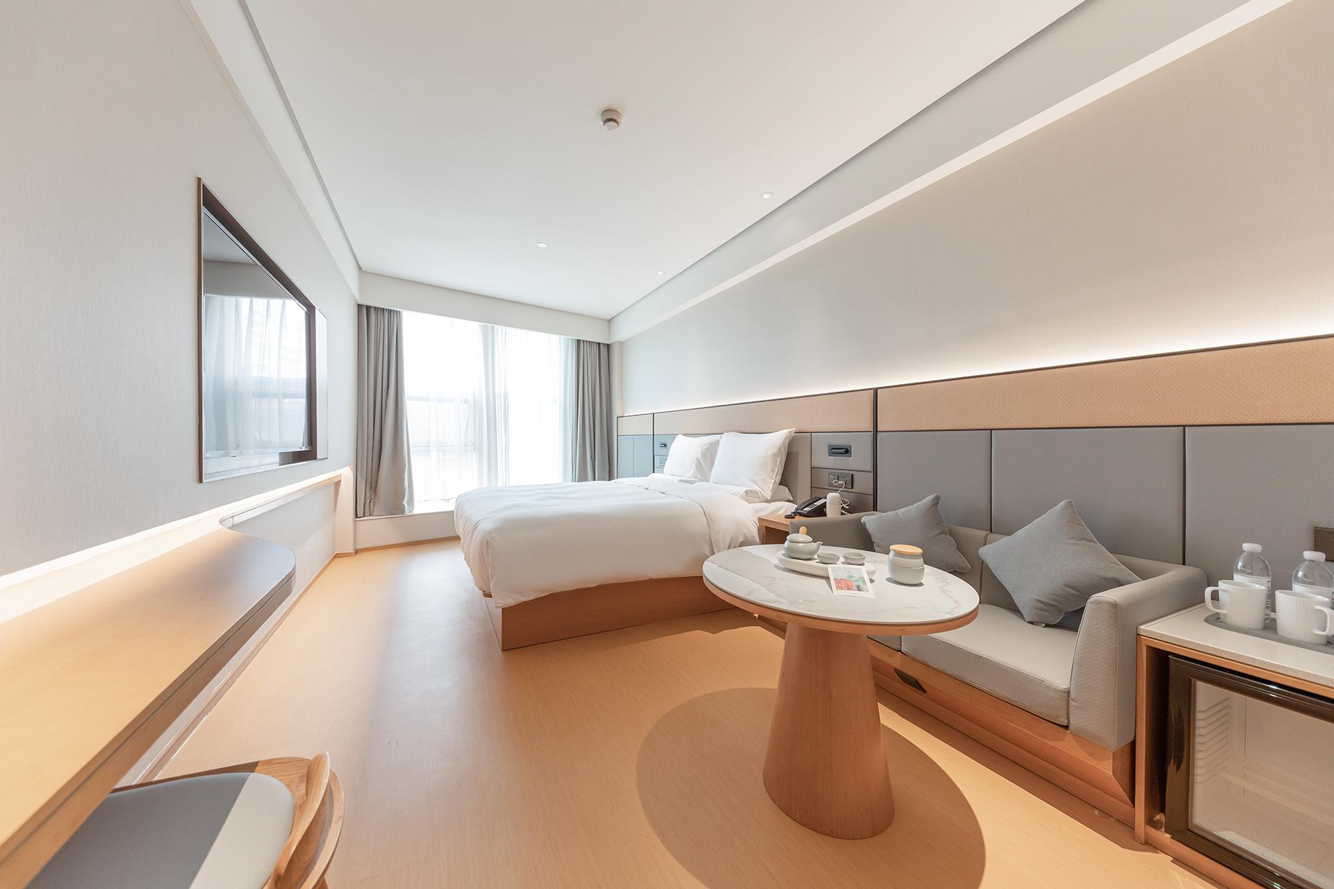 JI Hotel (Shanghai Wuning Road Subway Station) 38/40