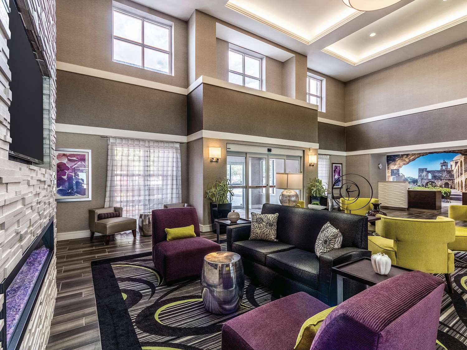 La Quinta Inn & Suites by Wyndham San Antonio Downtown 12/25