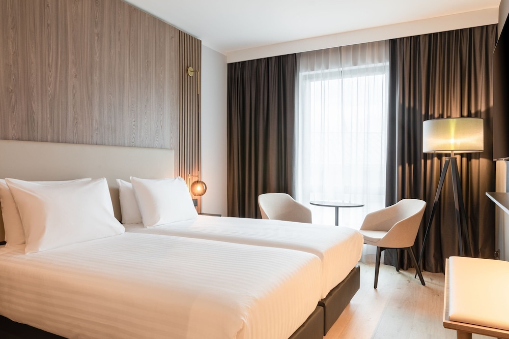 AC Hotel Inverness 18/60