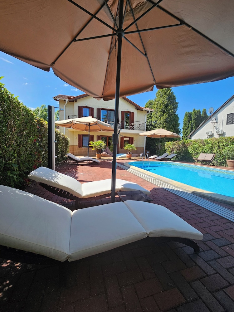 Hullam Villa 25/47