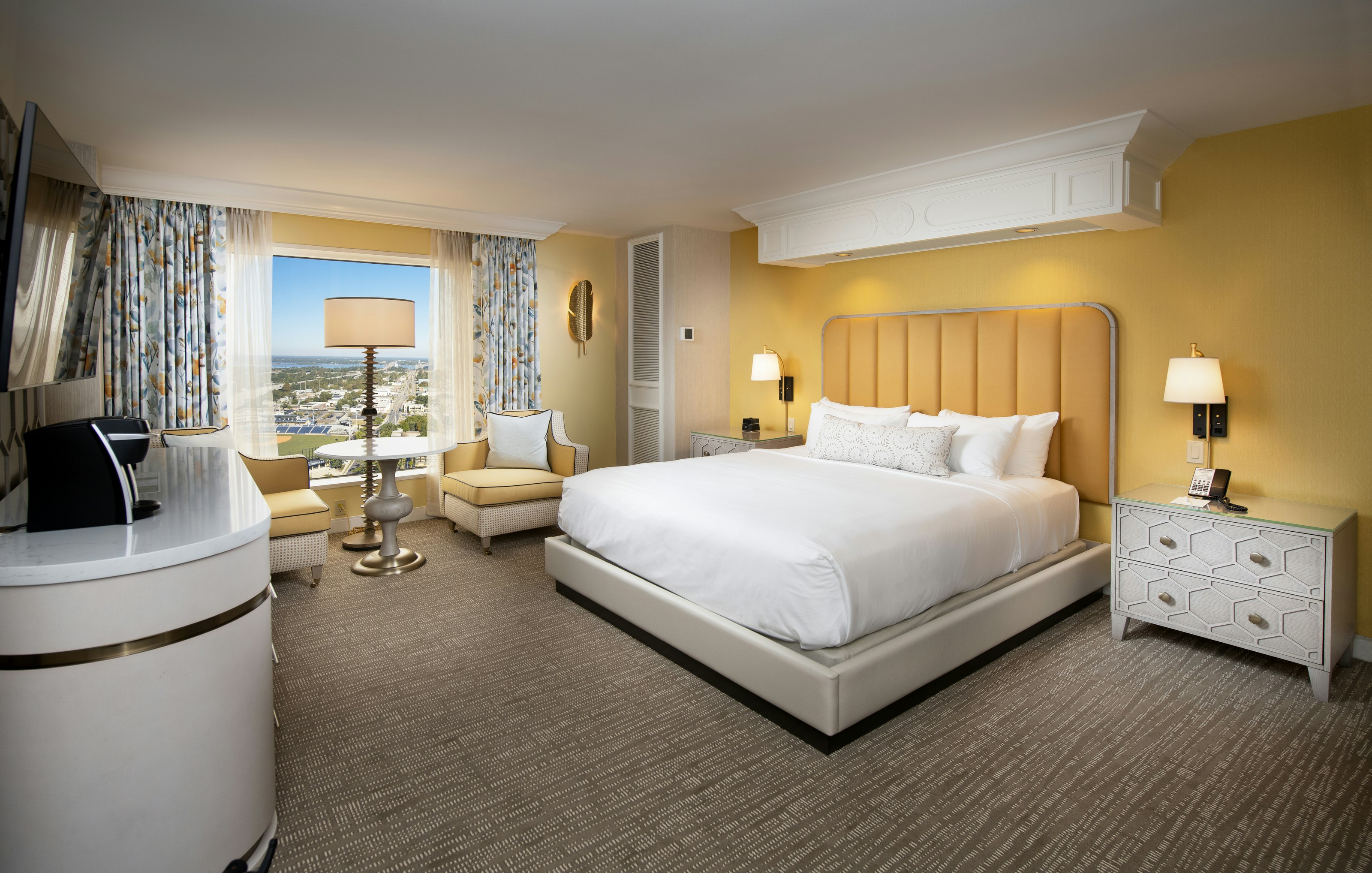 ROOM, KING BED, CORNER