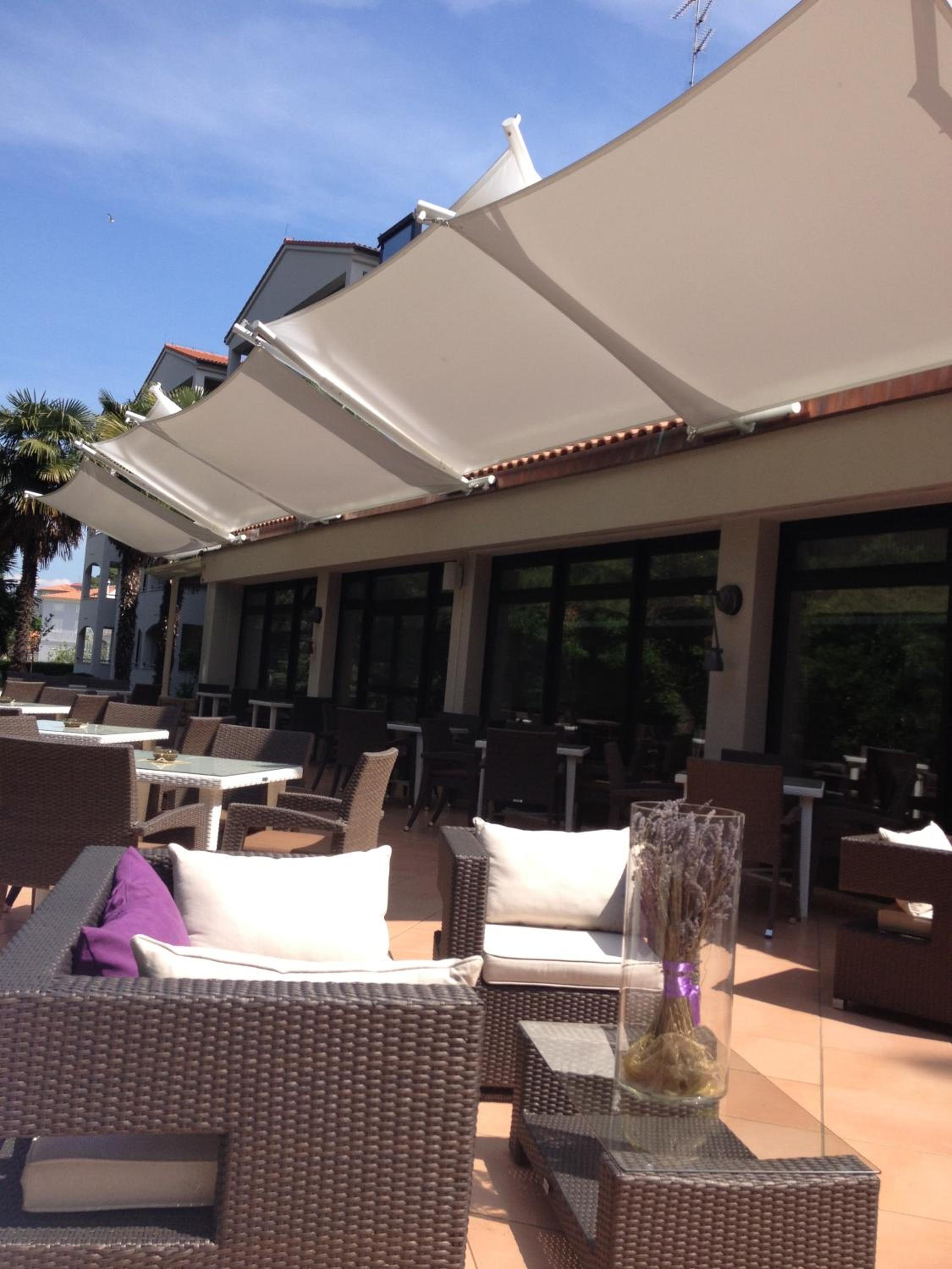 Flores Hotel 3/57