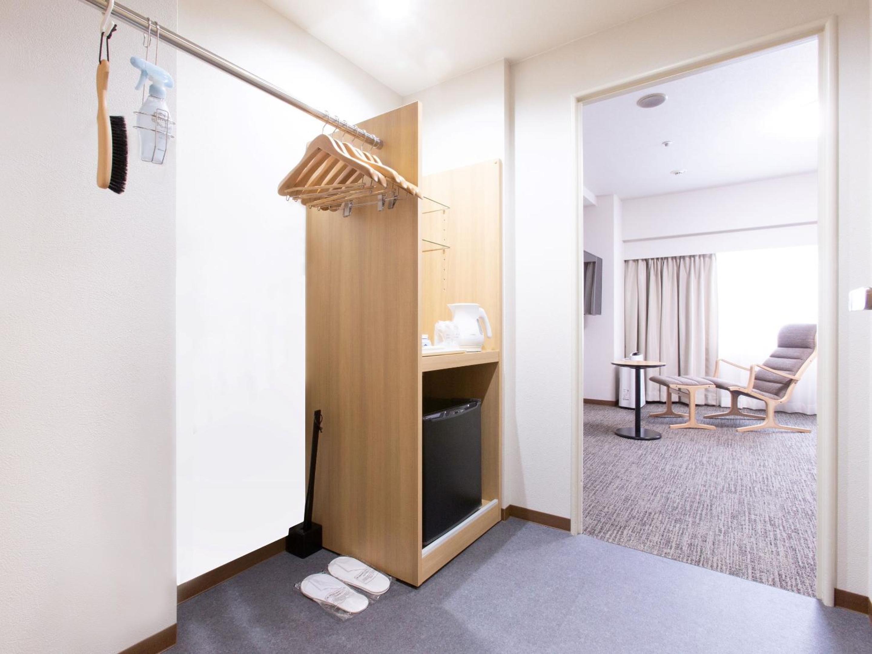 غرفة ديلوكس بسريرين منفصلين مع سرير إضافي، Toyama Chitetsu Hotel 2/4