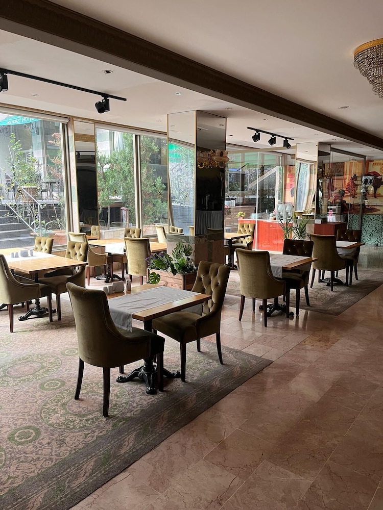 Alrazi Hotel 50/56