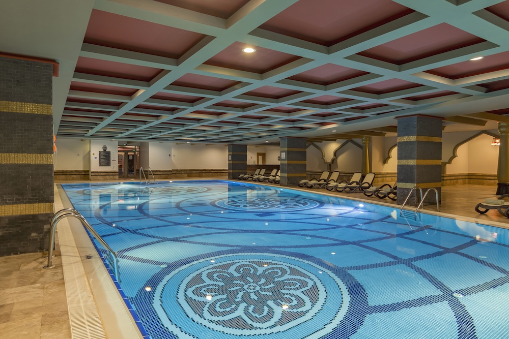 Royal Dragon Hotel 15/50