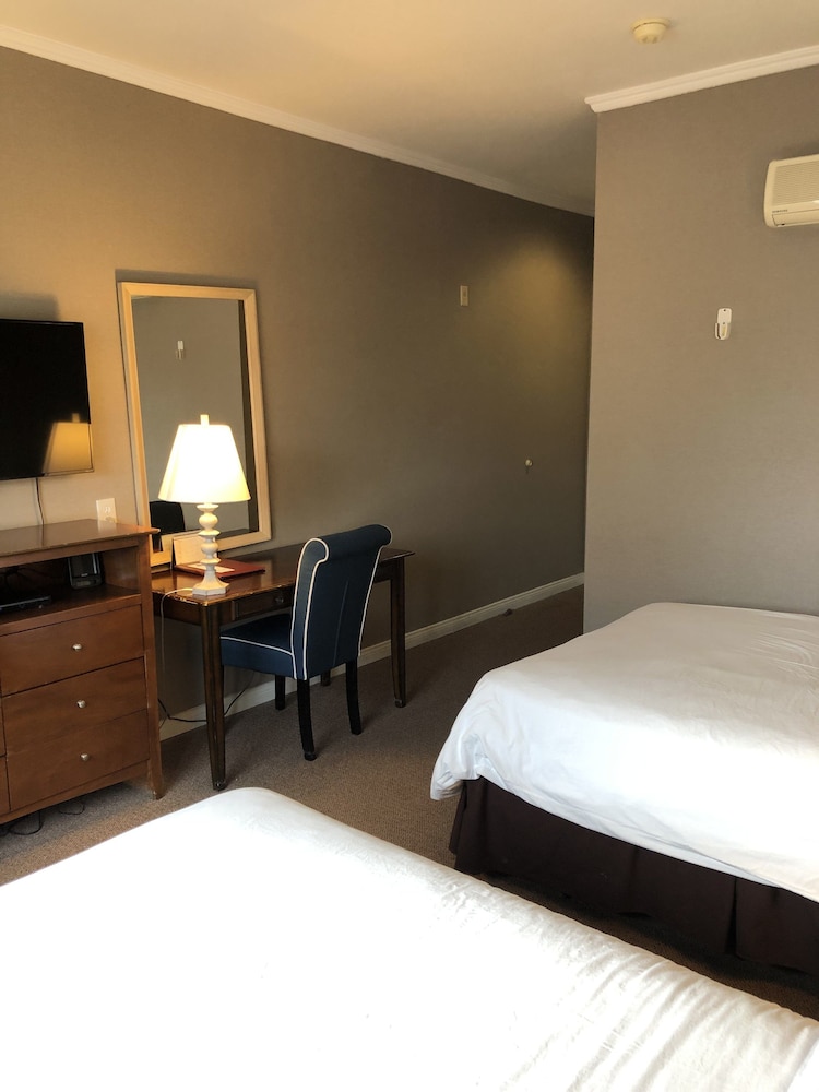 Garden Suite Hotel 10/56