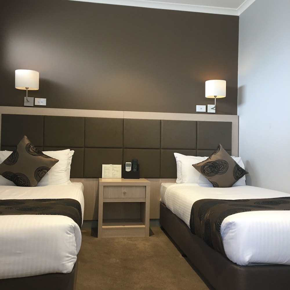 The Waverley International Hotel 8/45