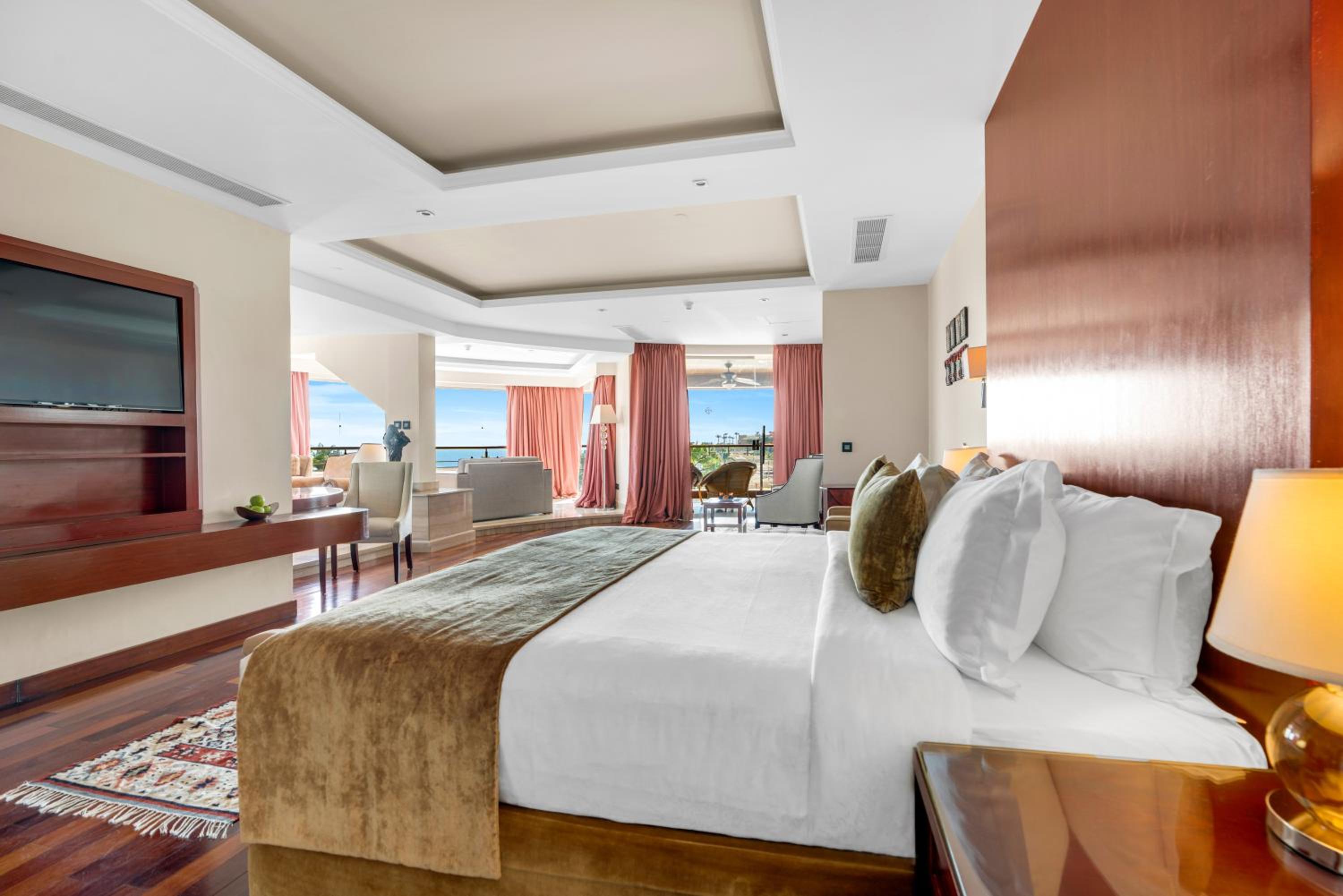 Savoy, Royal, Panoramic, Suite, King Bed, Adult Only, Hot Tub, Lounge Access