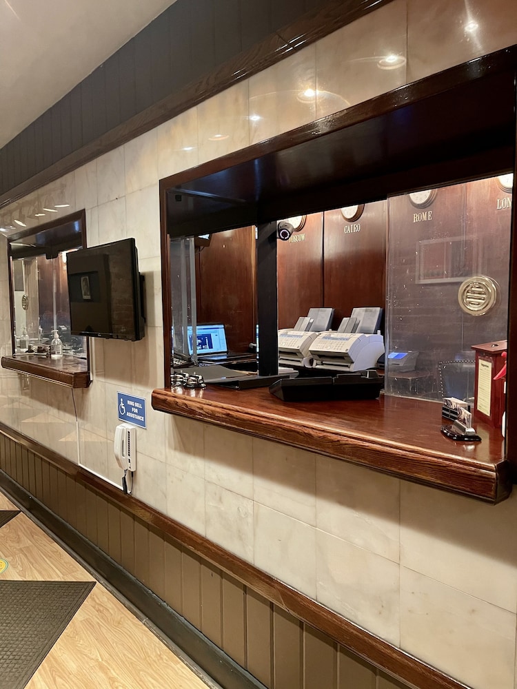 Off Soho Suites Hotel 6/38