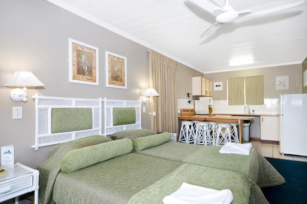 Pine Lodge Resort 16/70