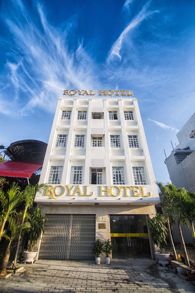 Royal Hotel 2/41