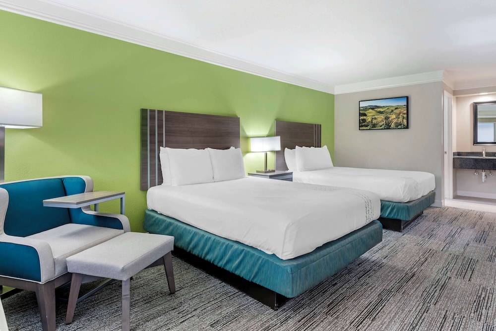 Standard, 2 Queen Beds