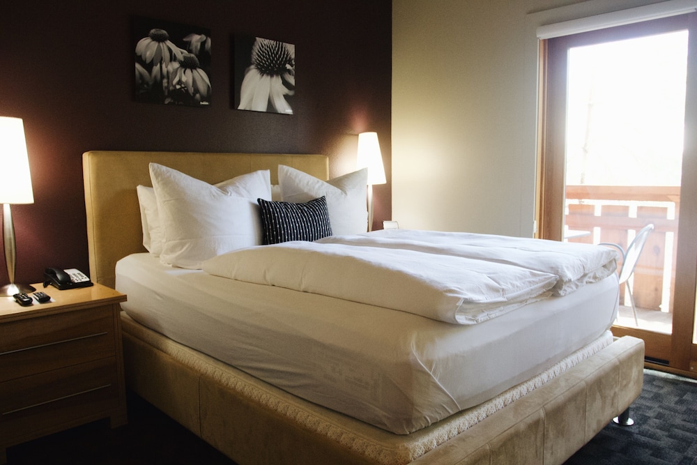 Gravity Haus Truckee-Tahoe 15/50