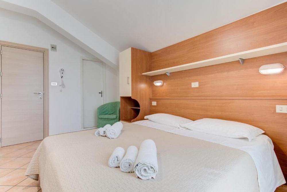 HOTEL CIMAROSA 6/52
