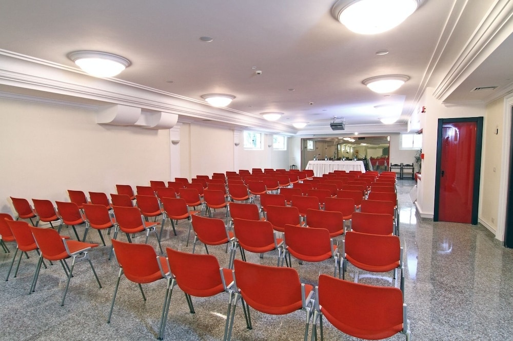 Mondial Park Hotel 35/50
