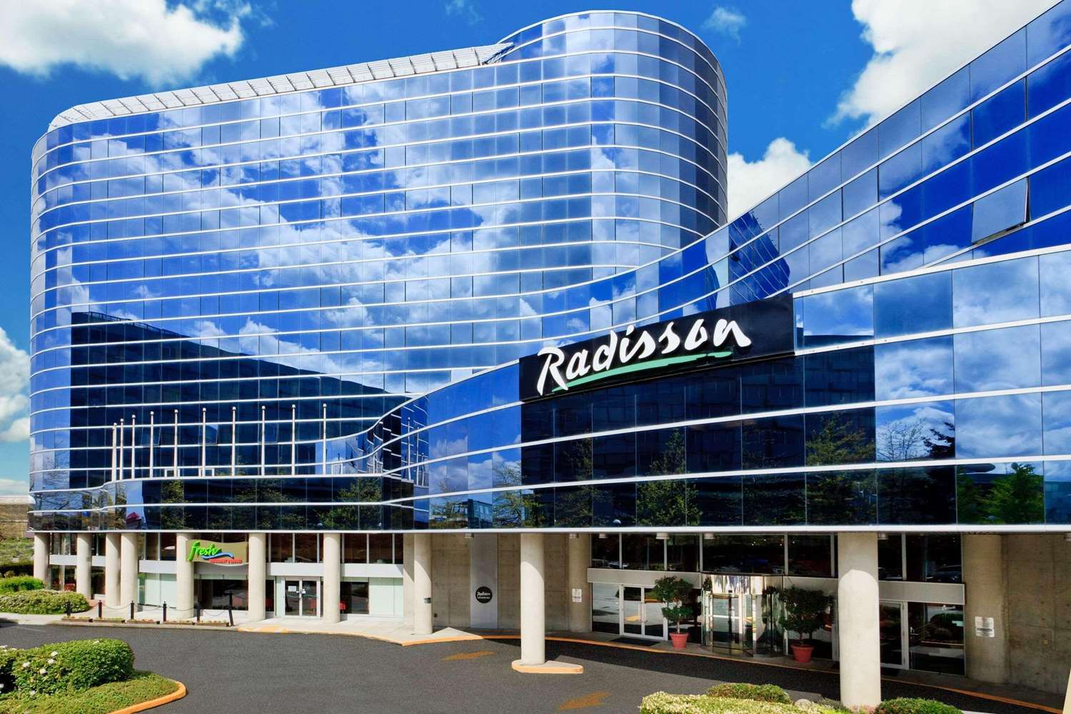 Radisson Hotel Vancouver Airport 6/45
