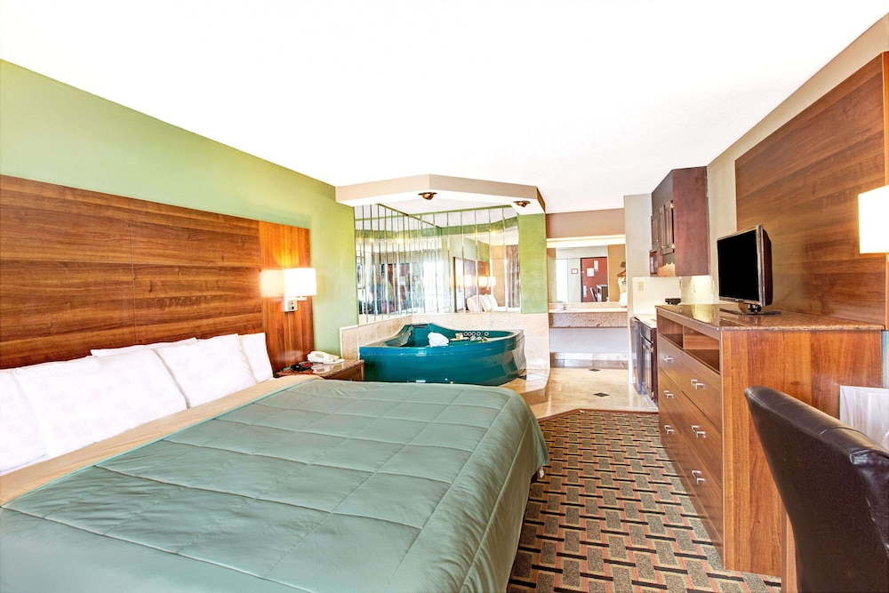 Days Inn By Wyndham Conover-Hickory 14/33