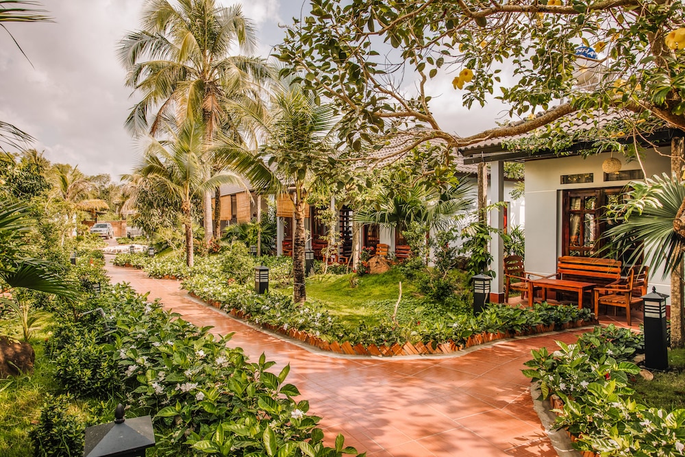 Palm Hill Resort 58/66
