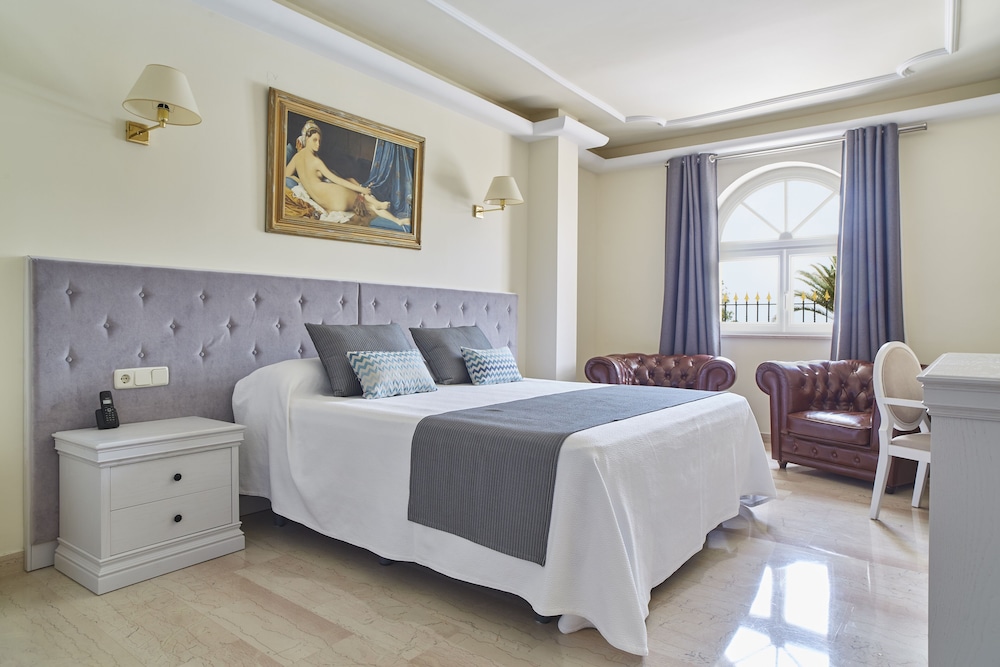 Premium, Family, 2 Queen Beds