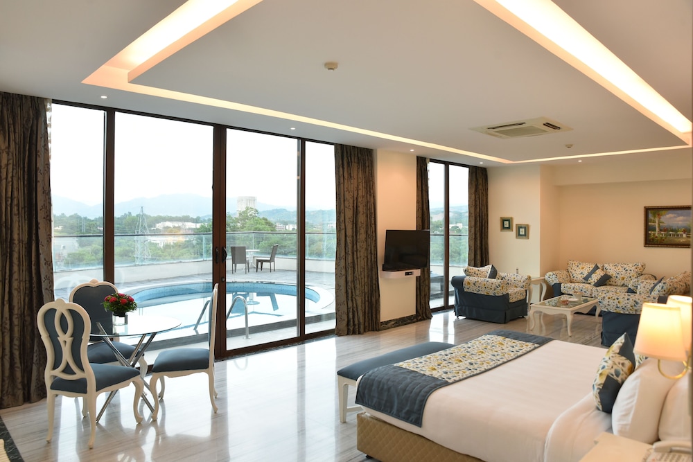 WELCOMHOTEL BELLA VISTA, PANCHKULA - CHANDIGARH 40/50