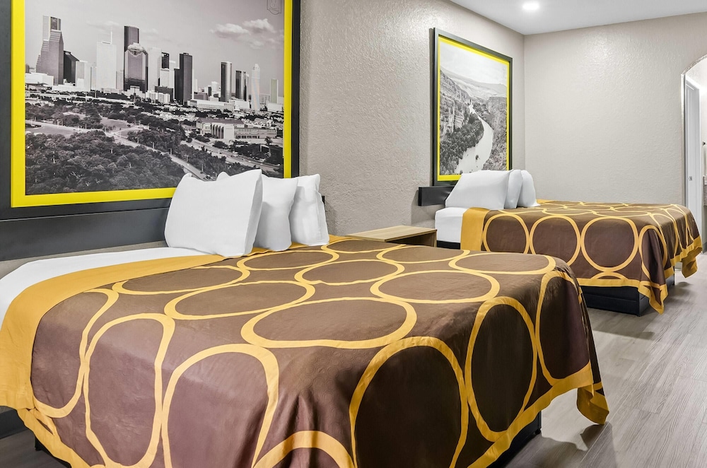 غرفة بسريرين مزدوجين، Super 8 by Wyndham Houston/Brookhollow NW 5/8