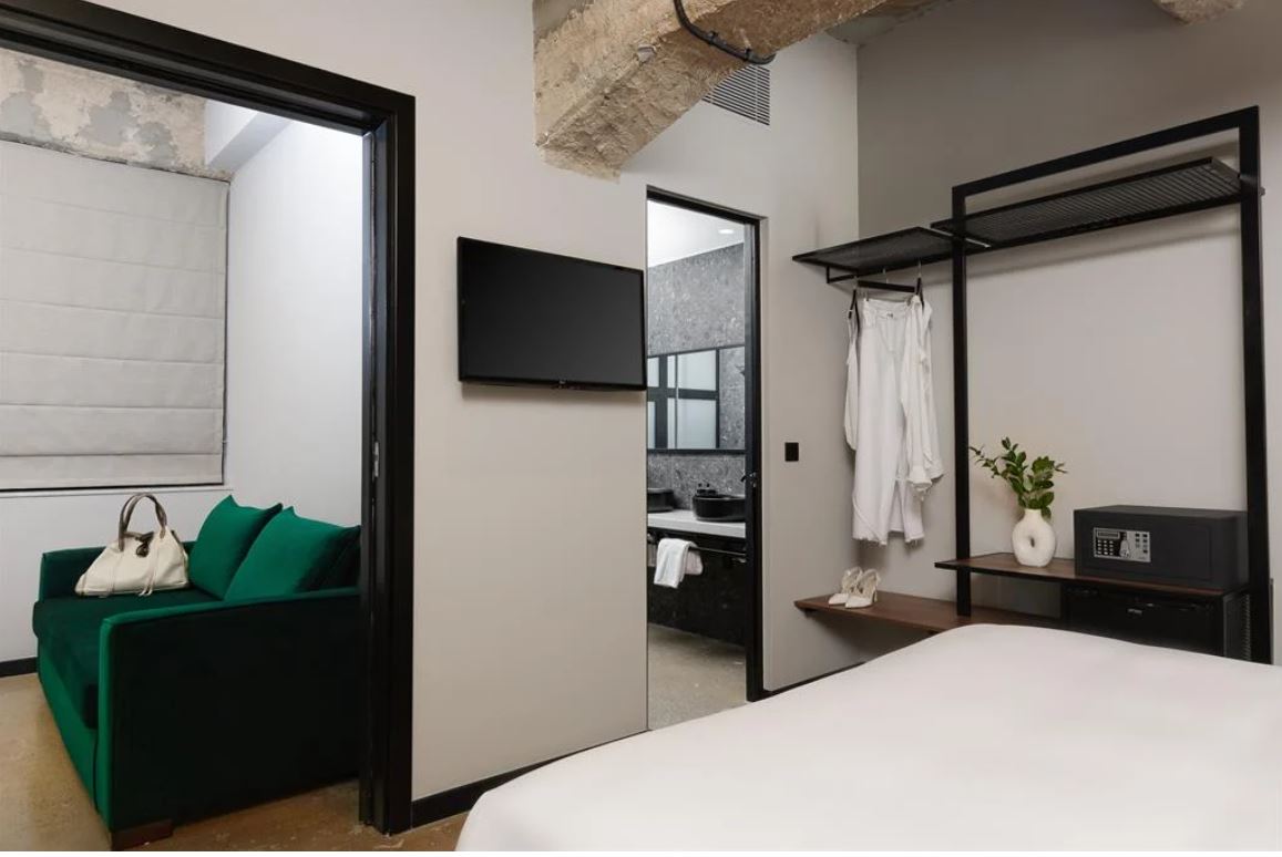 Junior Suite, Queen Bed