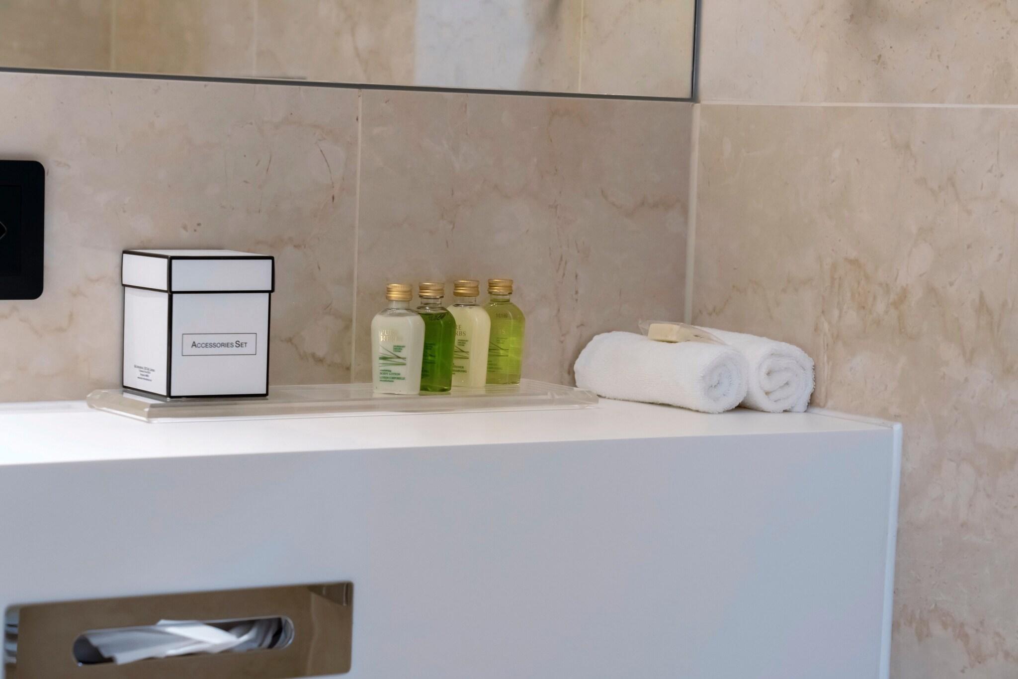 جناح بسرير كوين، Nash Suites Hotel 7/7