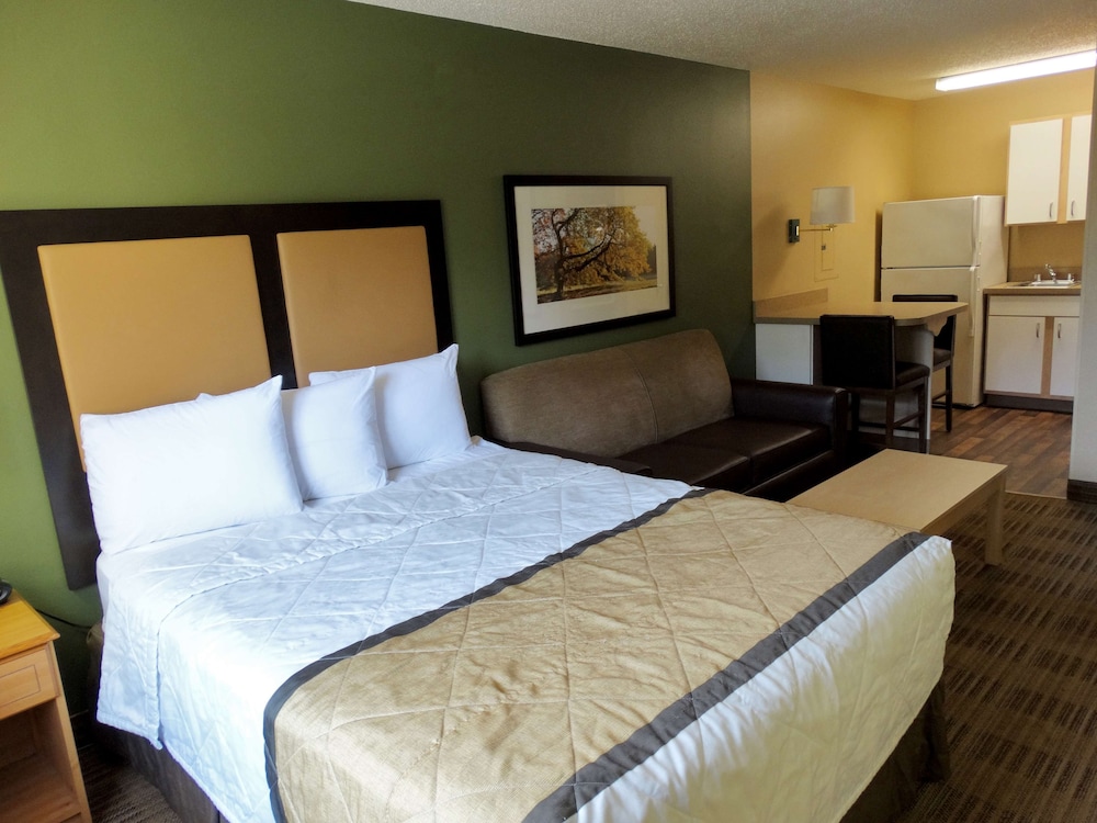 استوديو ديلوكس بسرير كوين مع أريكة